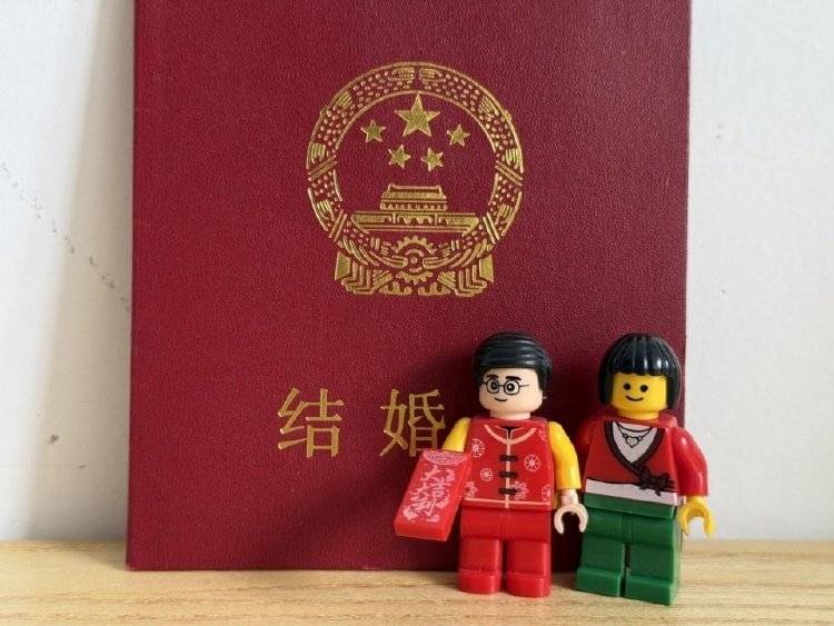 男子相亲闪婚后发现女方有精神残疾<strong></p>
<p>黑龙江省交易中心信息平台网</strong>，10万彩礼被8个媒人分走8万