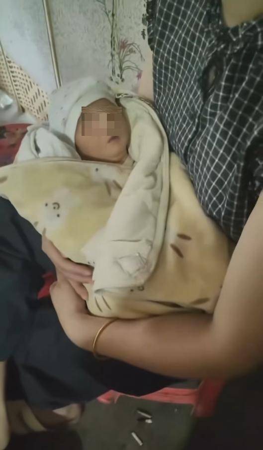 四川万源一男子玉米地里捡到男弃婴<strong></p>
<p>币币网交易平台合法吗</strong>，镇政府回应：已妥善安置