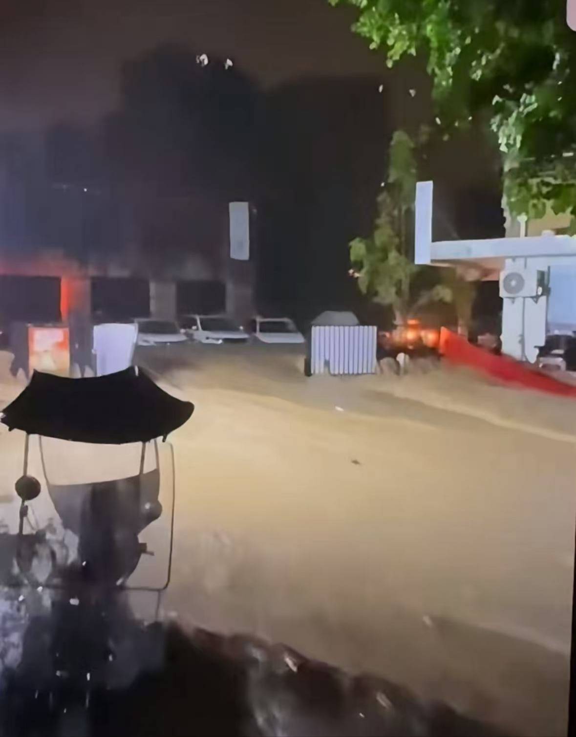 暴雨致重庆一小区女保安遇难<strong></p>
<p>小七平台交易</strong>，知情人：深感悲痛，已安抚家属
