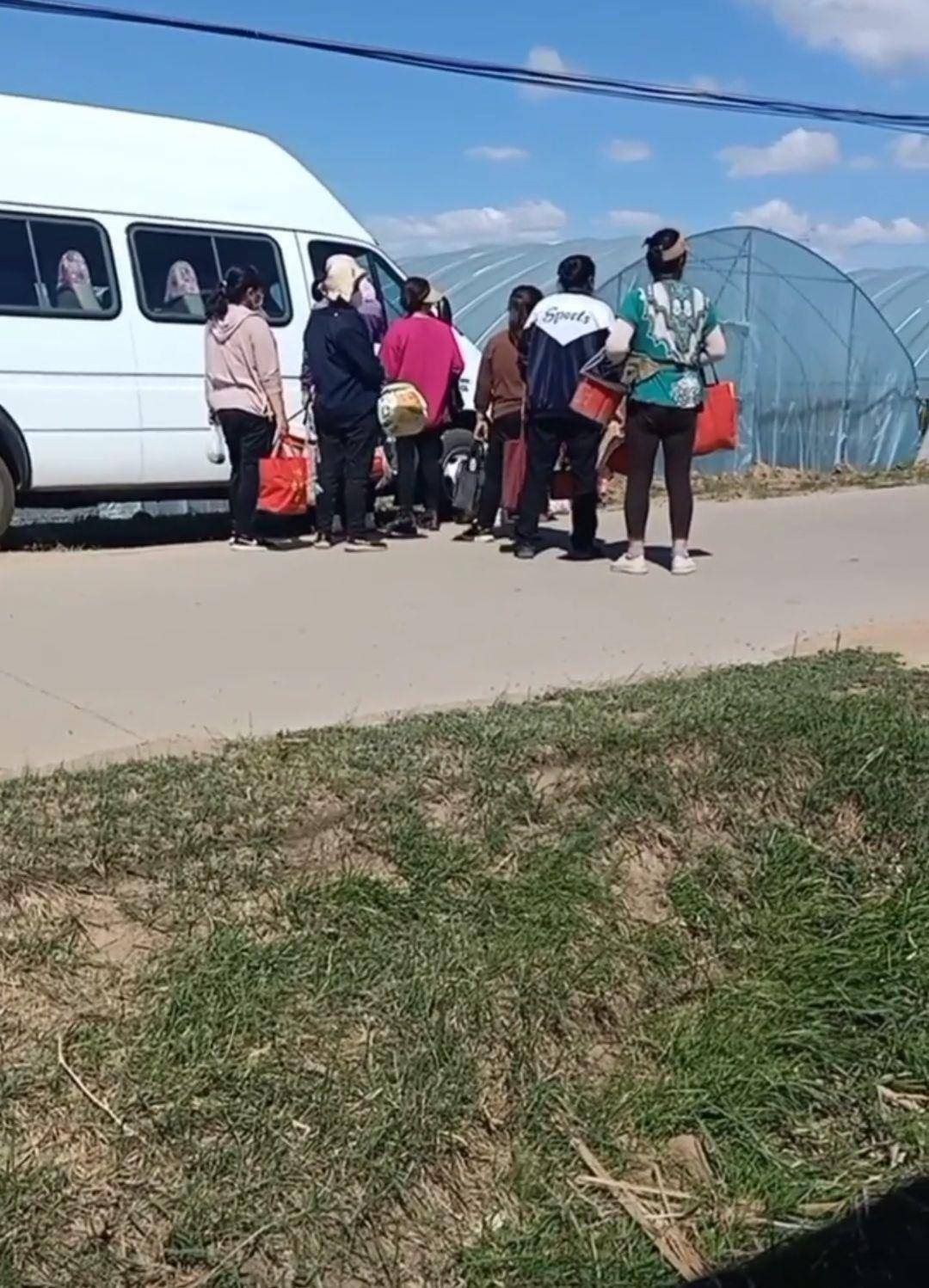 大同失联客车女司机亲属发声：她40多岁有一儿一女<strong></p>
<p>中币网交易平台下载</strong>，村民凌晨四点会坐她的车去干活