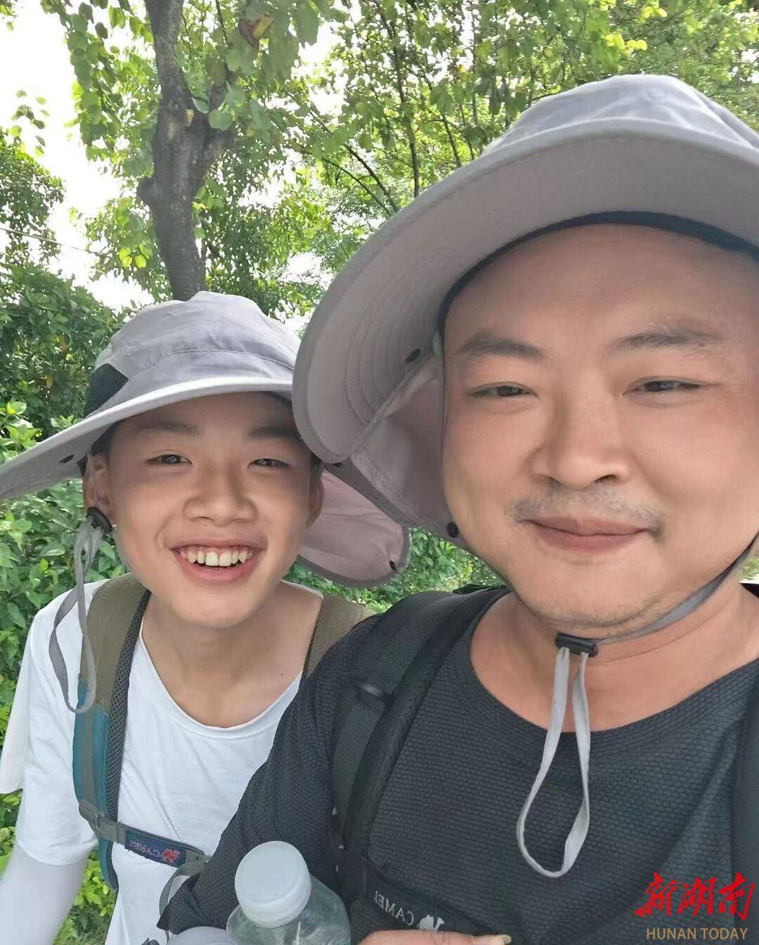 他陪13岁儿子从深圳徒步回湖南：脚都走“废”<strong></p>
<p>中币网交易平台下载</strong>，儿子开心就好