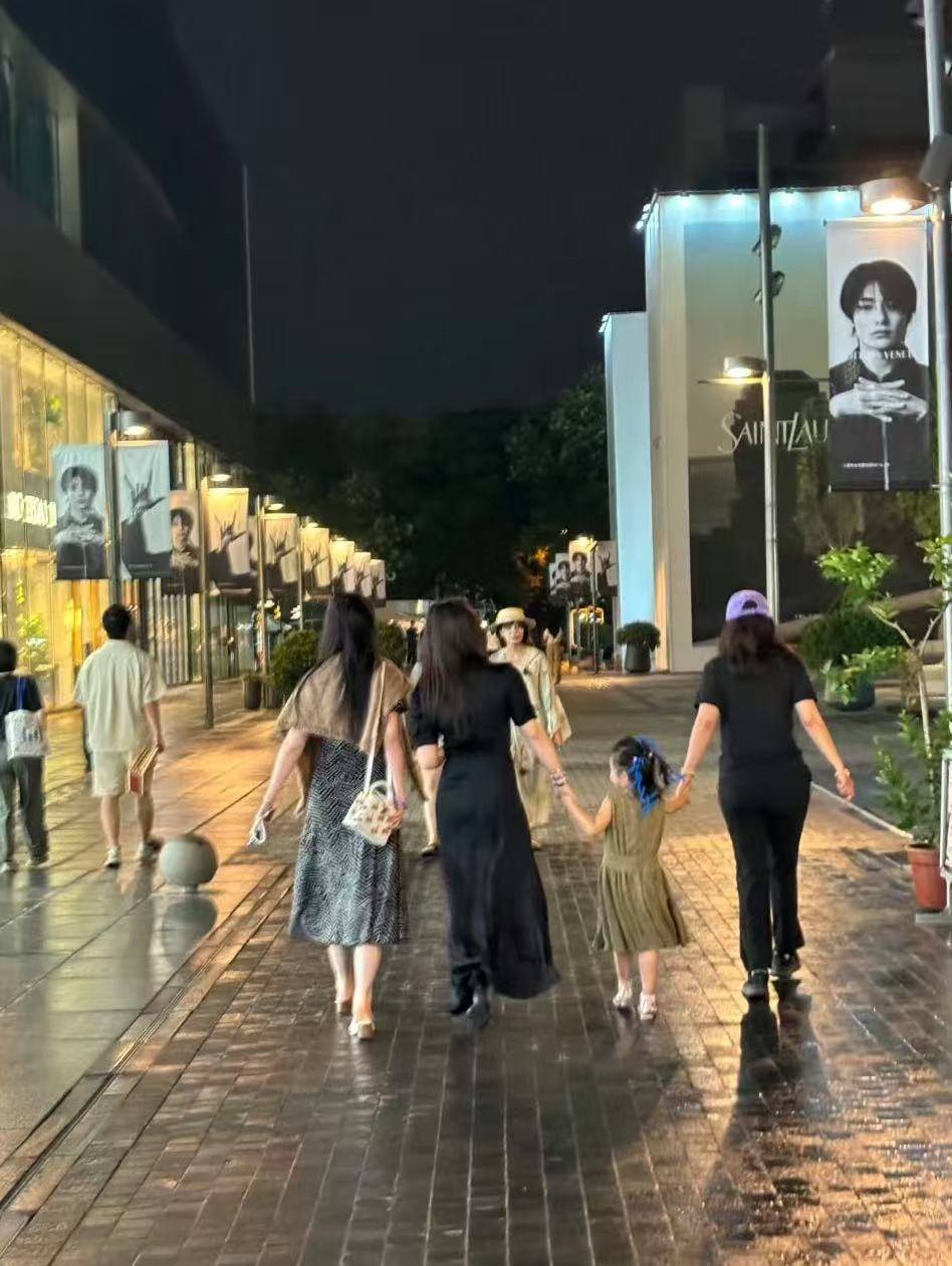 从“白幼瘦”到“气血感”<strong></p>
<p>中币网交易平台下载</strong>，审美标准终于“健康”了？