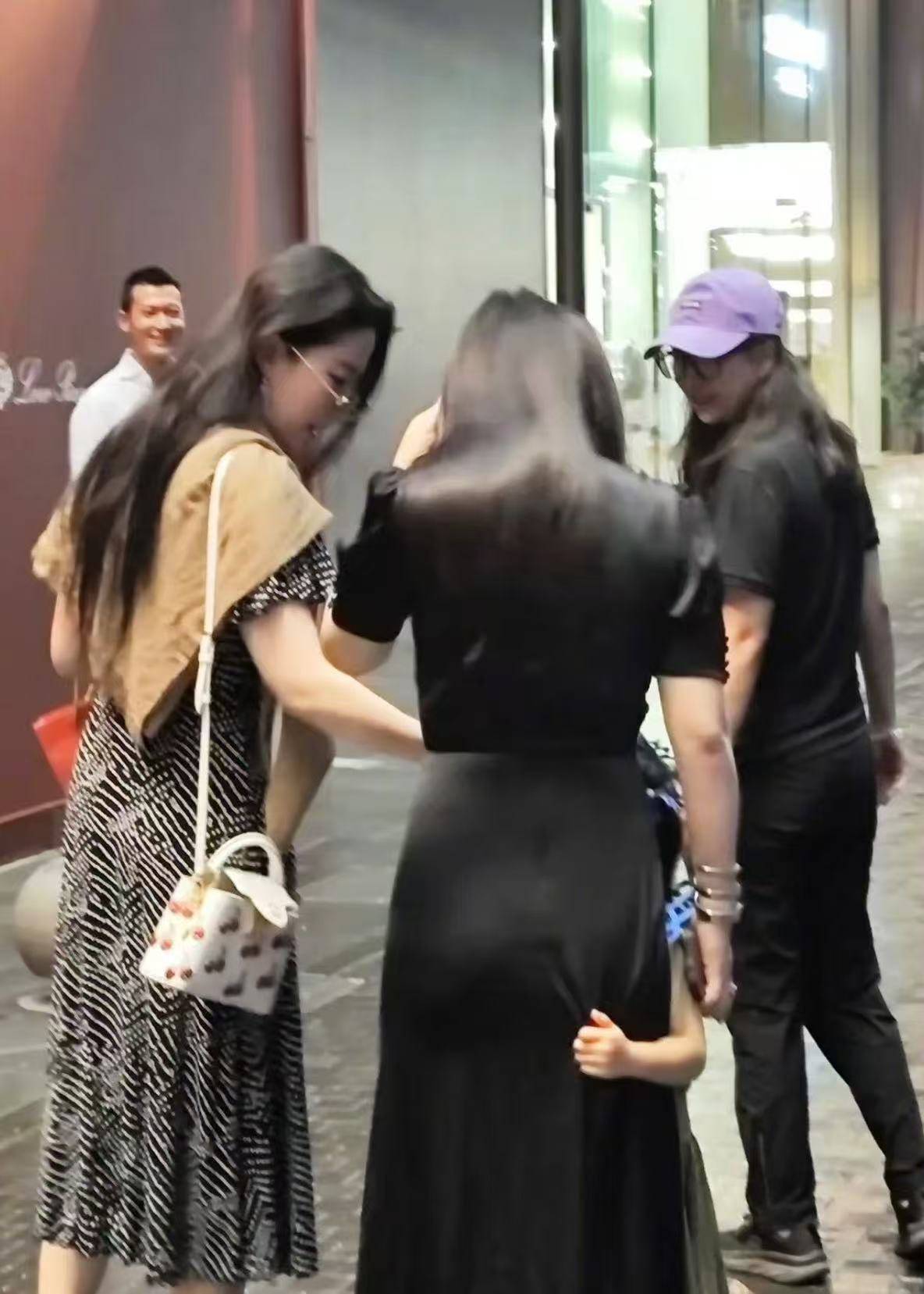 从“白幼瘦”到“气血感”<strong></p>
<p>中币网交易平台下载</strong>，审美标准终于“健康”了？