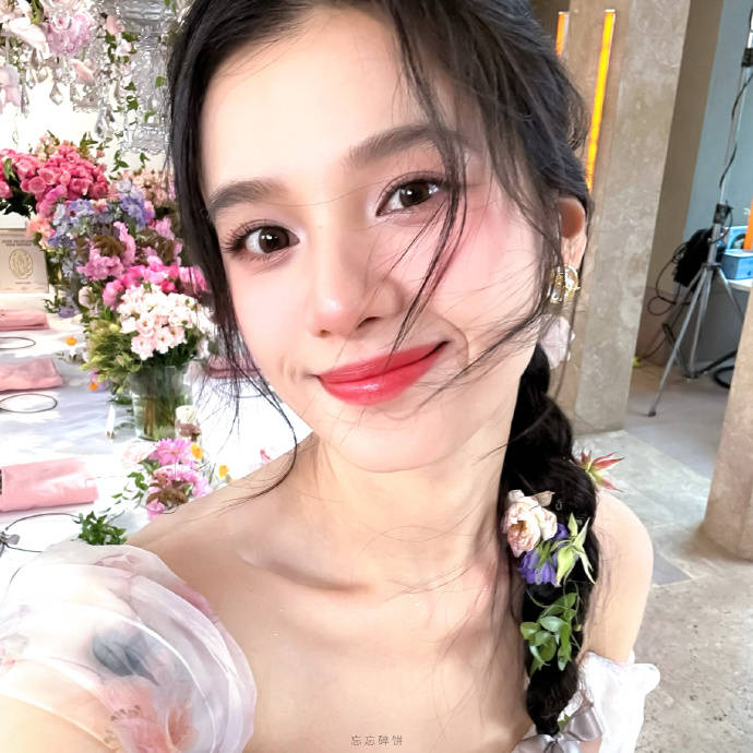 从“白幼瘦”到“气血感”<strong></p>
<p>中币网交易平台下载</strong>，审美标准终于“健康”了？
