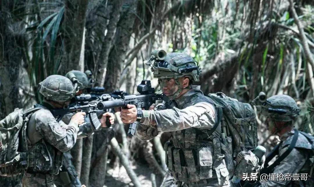 中国特种兵新装备摸秃美军<strong></p>
<p>湖南省交易</strong>，网友：你跟我说这是解放军？