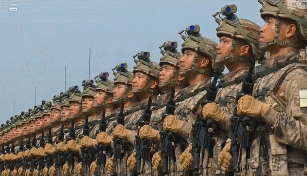 中国特种兵新装备摸秃美军<strong></p>
<p>湖南省交易</strong>，网友：你跟我说这是解放军？