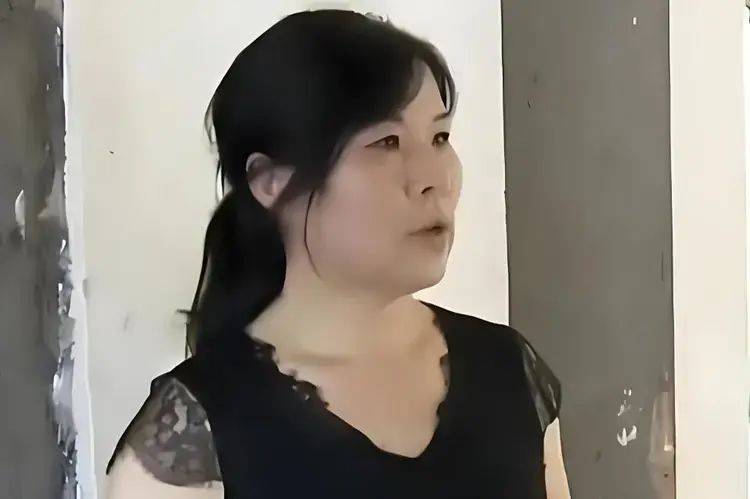 湖南55岁巨婴女子因太漂亮<strong></p>
<p>湖南省交易</strong>，没上过一天班，颜值曝光后网友唏嘘
