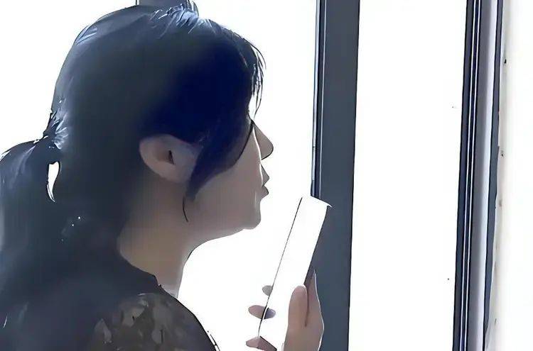 湖南55岁巨婴女子因太漂亮<strong></p>
<p>湖南省交易</strong>，没上过一天班，颜值曝光后网友唏嘘
