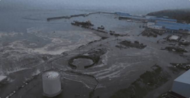 海军基地遇上大地震<strong></p>
<p>中心服务平台</strong>，港内全是新核潜艇，损坏一艘都能让俄军心疼