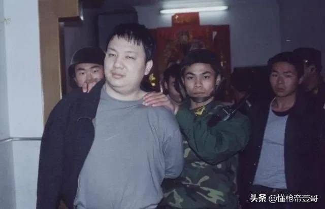 三等功法警制毒31吨<strong></p>
<p>中心服务平台</strong>，骑单车逃出警察包围，还去大学教课