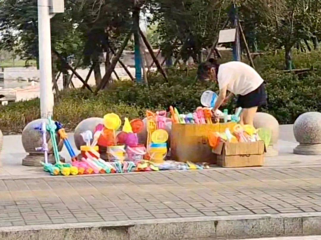 安徽14岁女孩暑假摆摊卖玩具25天赚2000元<strong></p>
<p>币图交易平台</strong>，家长：本意是锻炼孩子，走红后竞争多生意下滑