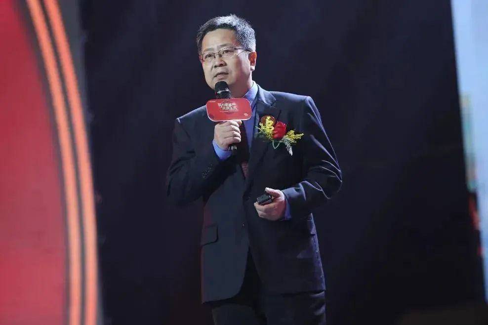 山东下岗技术员<strong></p>
<p>币图交易平台</strong>，干出800亿“果链”龙头，又将收获200亿IPO