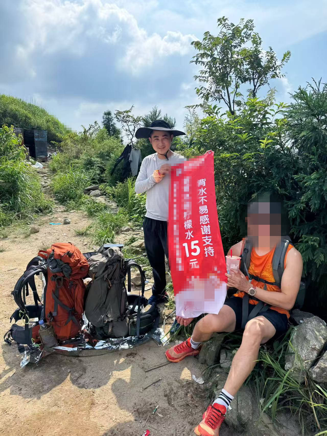 湖南一男子背40公斤蜜雪冰城上武功山售卖<strong></p>
<p>lbank交易平台</strong>，当事人：收入不多纯体验，当负重训练