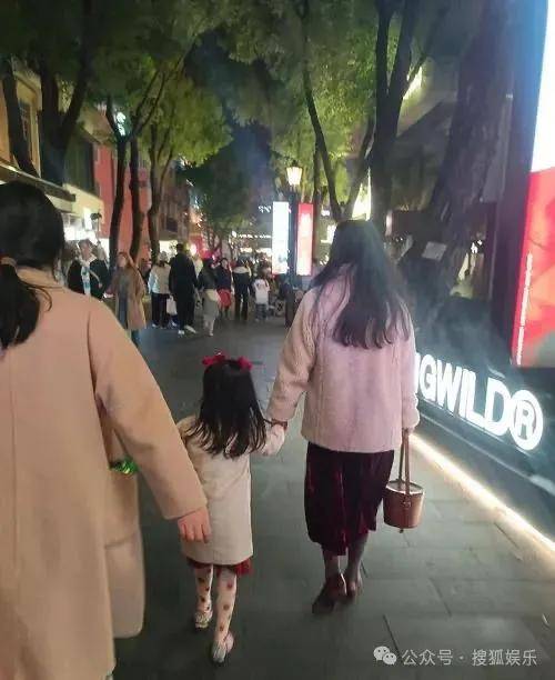 离婚三年又被拍到亲密逛超市<strong></p>
<p>币兑网交易平台</strong>，他俩这是纯带娃还是真复合了？