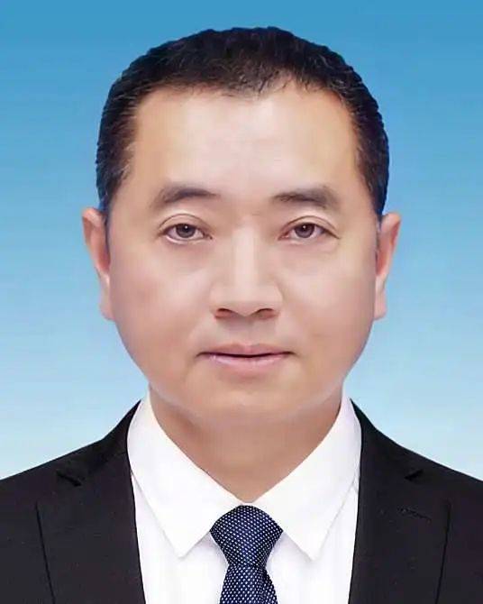 作为“一把手”<strong></p>
<p>深圳虚拟交易平台</strong>，他经常在上班时间外出打牌