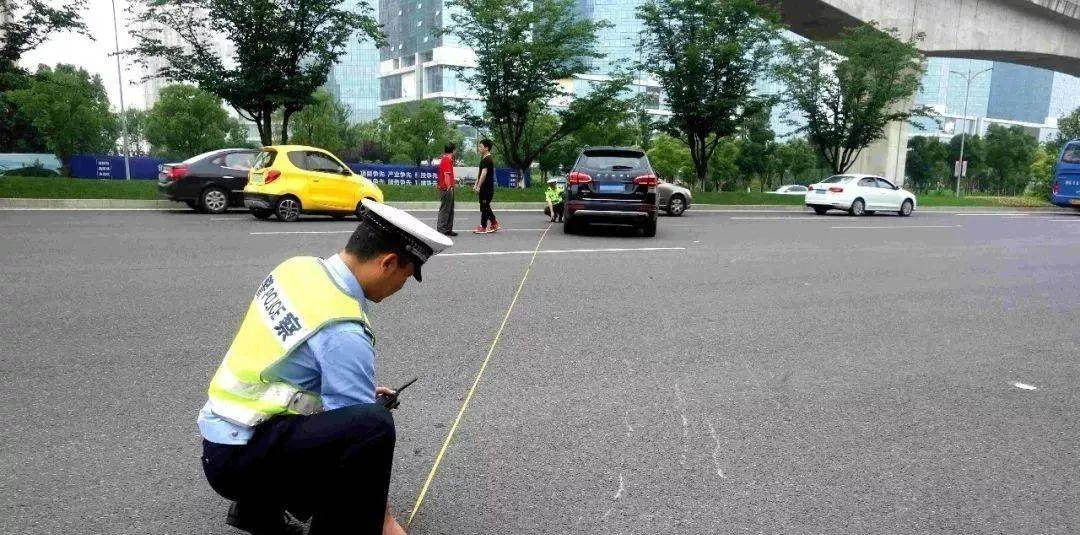 “刚走出去不到一分钟就出事”<strong></p>
<p>深圳虚拟交易平台</strong>，一家五口1死4伤！家属最新发声