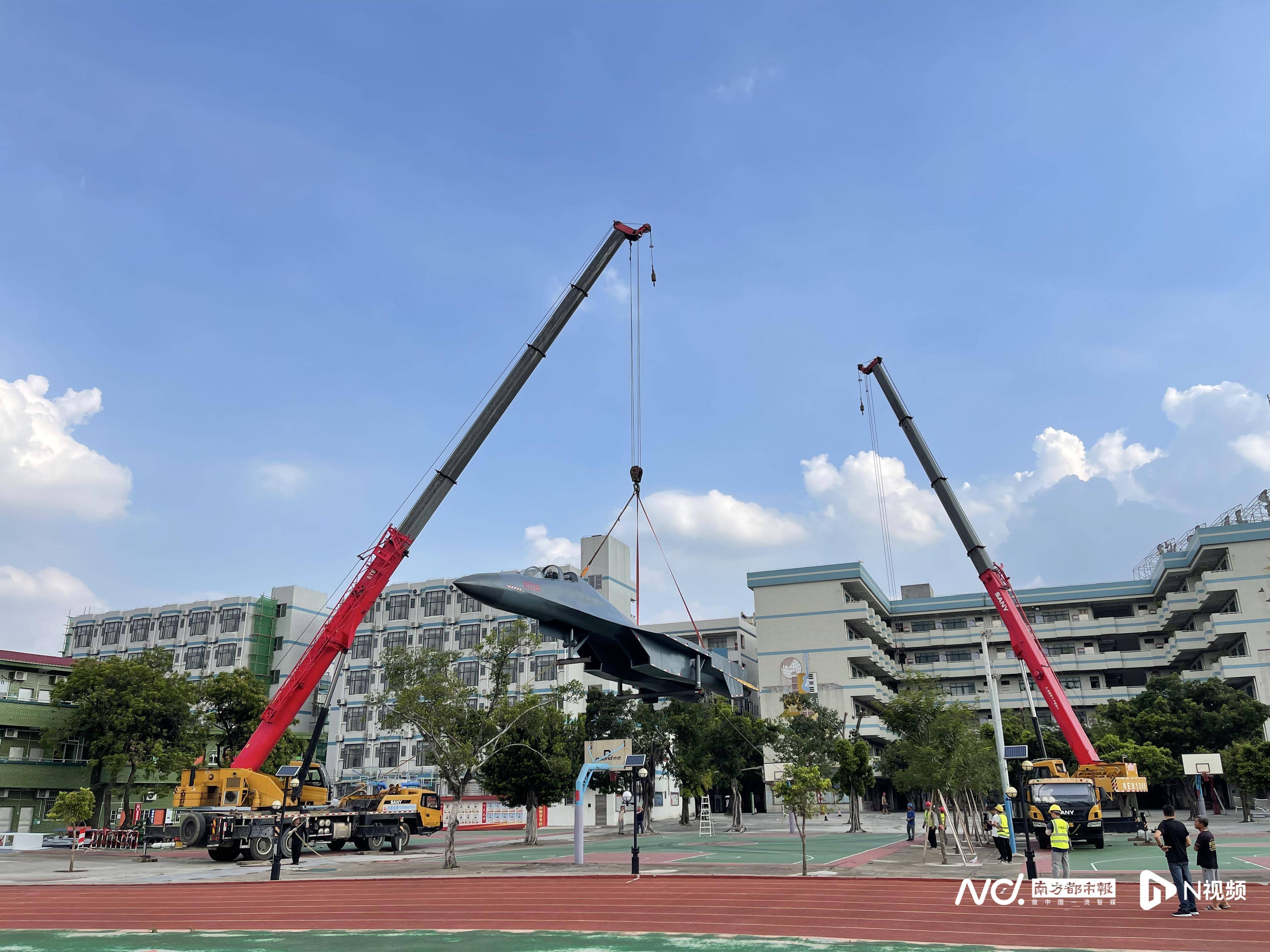 货车拉着战斗机进村？顺德北滘：歼-16模型机<strong></p>
<p>炒币要买平台币吗</strong>，国防教育用