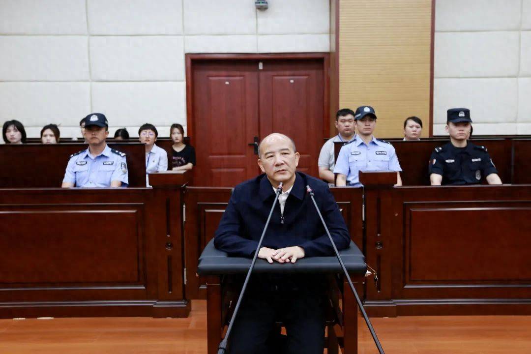 受贿近900万元<strong></p>
<p>火币网官网</strong>，贵州铜仁市人大常委会原副主任杨彪受审