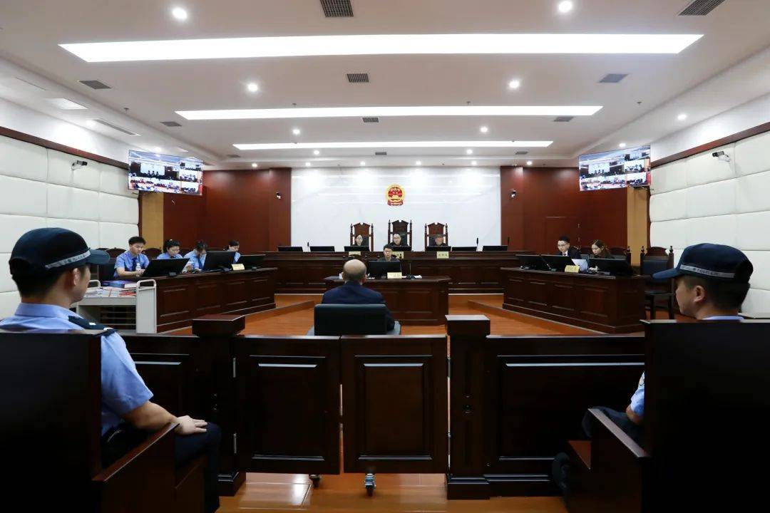 受贿近900万元<strong></p>
<p>火币网官网</strong>，贵州铜仁市人大常委会原副主任杨彪受审