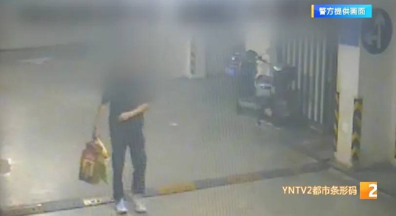 凌晨怪事！男子提着茅台袋子在车库<strong></p>
<p>中国石油股票代码</strong>，翻垃圾桶竟为了.....