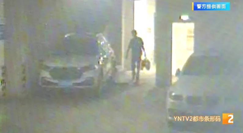 凌晨怪事！男子提着茅台袋子在车库<strong></p>
<p>中国石油股票代码</strong>，翻垃圾桶竟为了.....