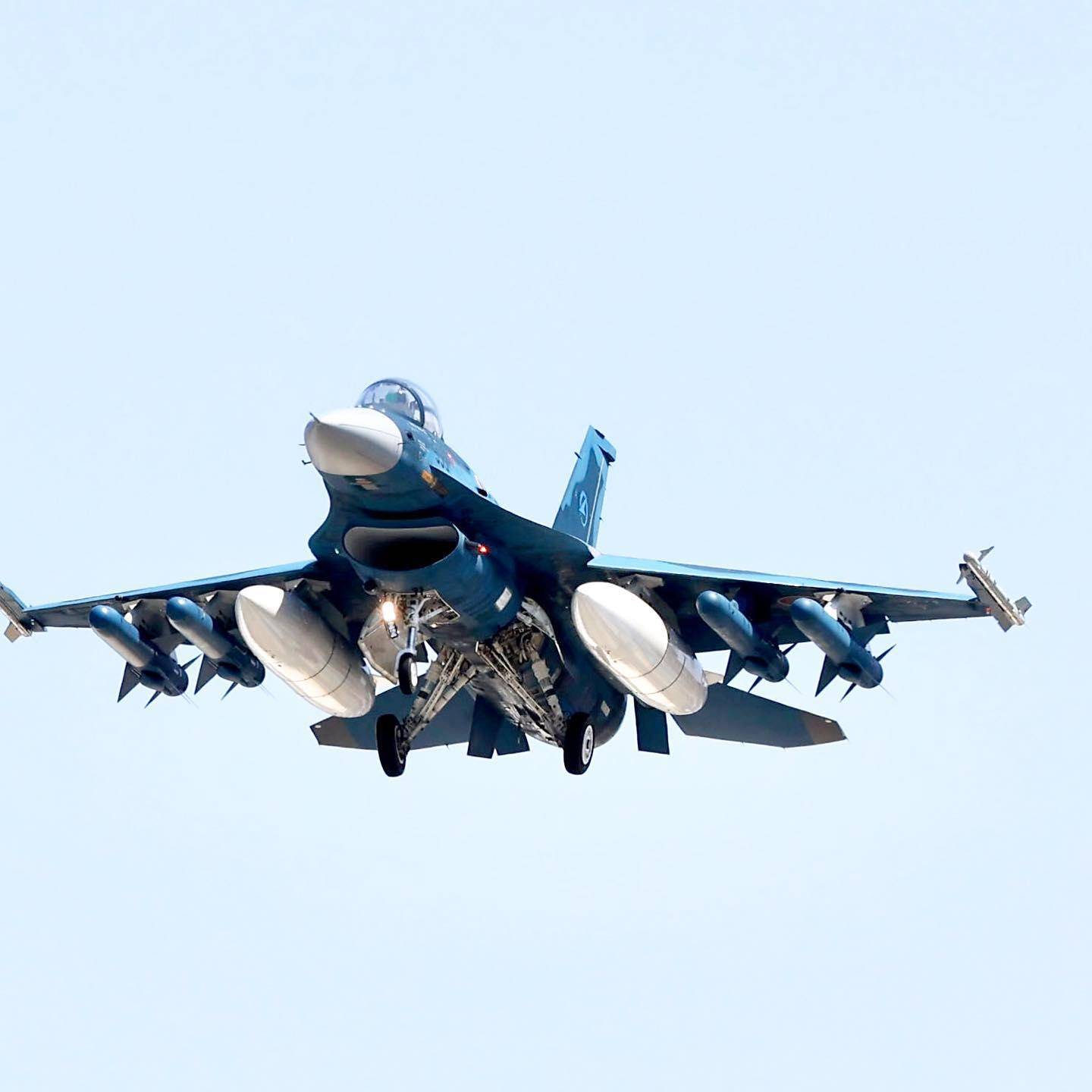 钓鱼岛上空演练偷袭中国航母<strong></p>
<p>中国石油股票代码</strong>，日本自卫队传来噩耗：F-2战机坠海