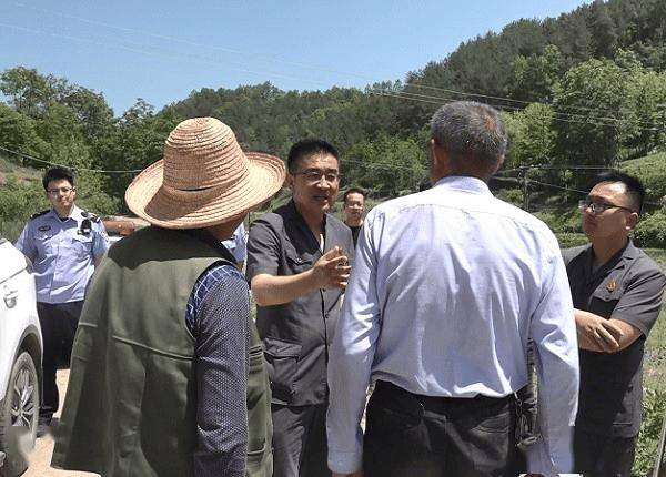 秦岭脚下二十年如一日健身晨跑的他<strong></p>
<p>中国石油股票代码</strong>，以自律、温度与力量滋养法治年轮