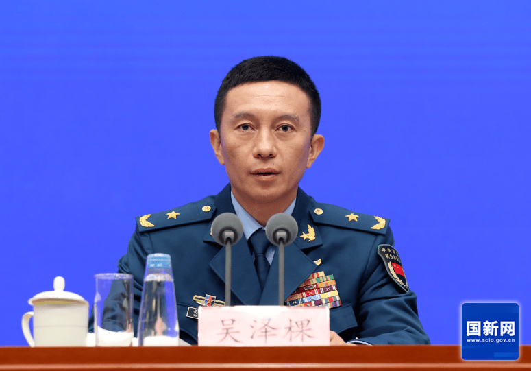 九三阅兵：<strong></p>
<p>000858股票</strong>我军部分现役主战机型首次公开亮相