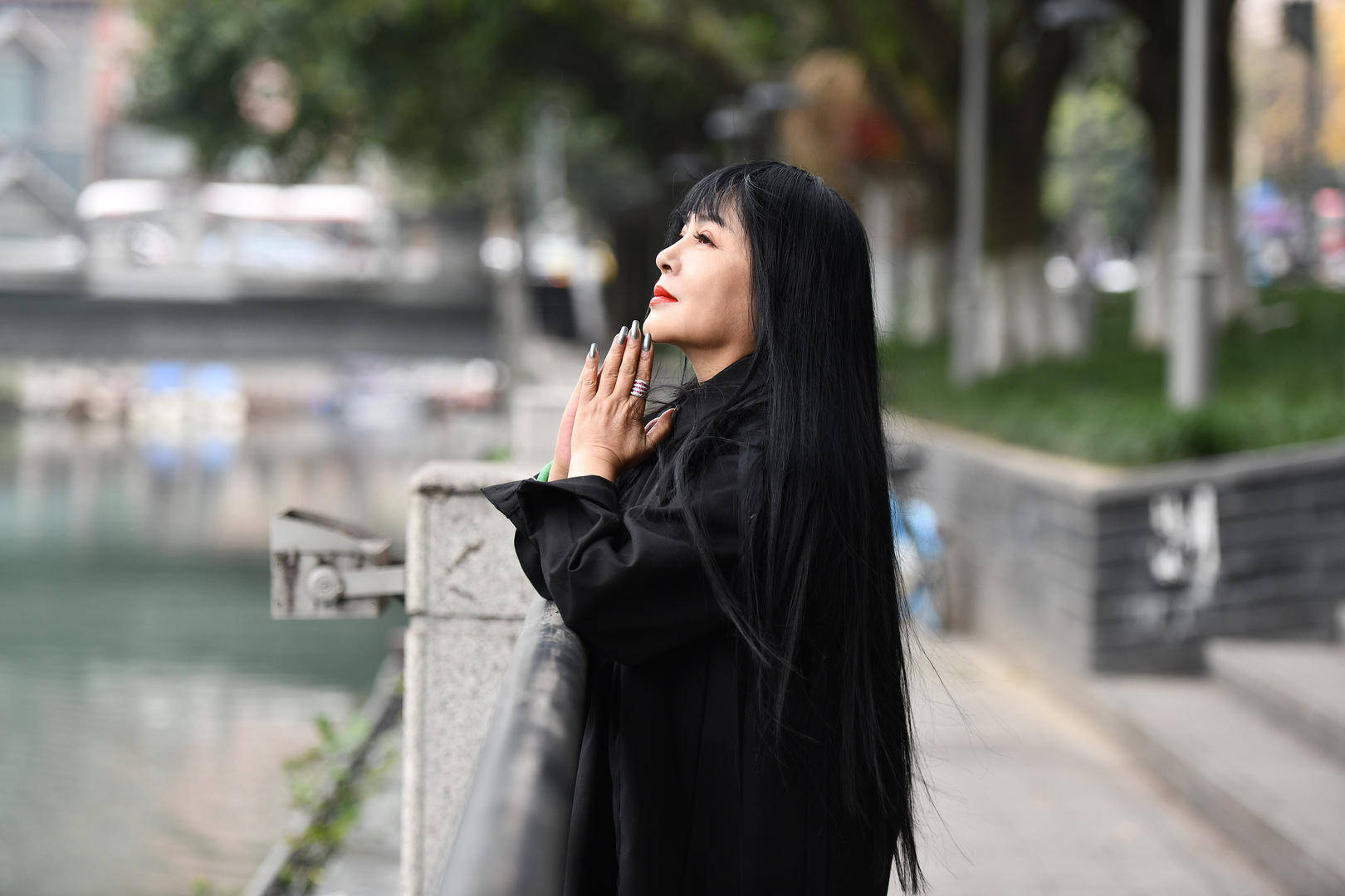 好友：千百惠在成都生活的这几年<strong></p>
<p>000596股票</strong>，是她最无忧无虑的日子