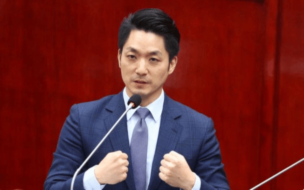 赖清德彻底不装了！台当局下了“死命令”：任何人都不准去大陆参加九三阅兵<strong></p>
<p>000596股票</strong>，否则严厉惩处！
