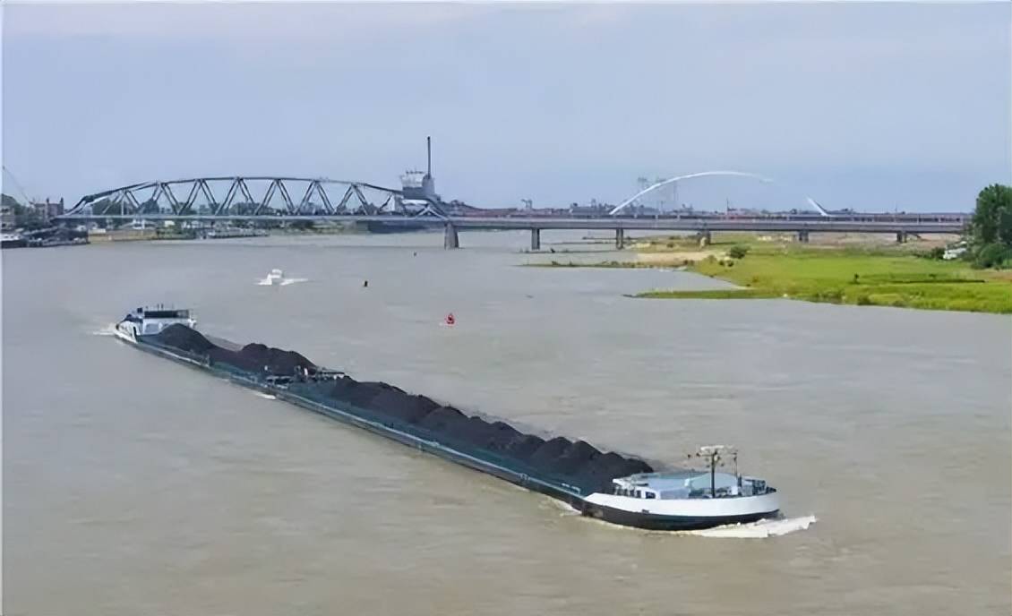 解放军“登岛神器”正式服役<strong></p>
<p>000596股票</strong>，坦克直接开上岸，抢滩登陆如履平地