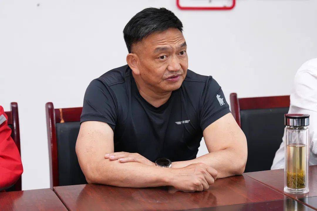伍松<strong></p>
<p>璞泰来股票</strong>，主动投案