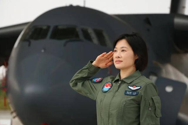 阅兵最帅女机长<strong></p>
<p>最便宜的股票</strong>，是她！
