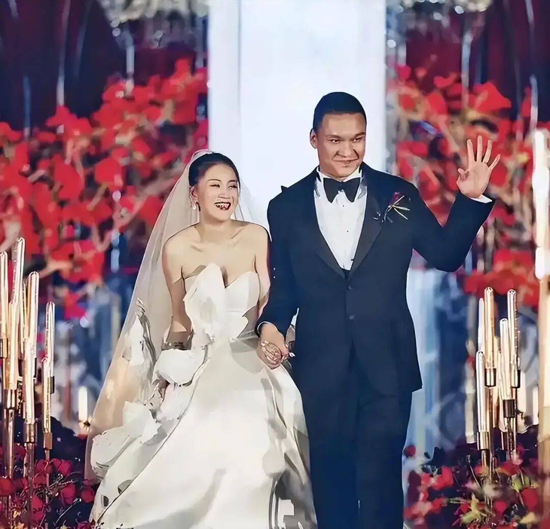歌手李嘉格回应已与爱奇艺原副总裁车澈离婚<strong></p>
<p>兰州黄河股票</strong>！男方曝街头拥抱女子