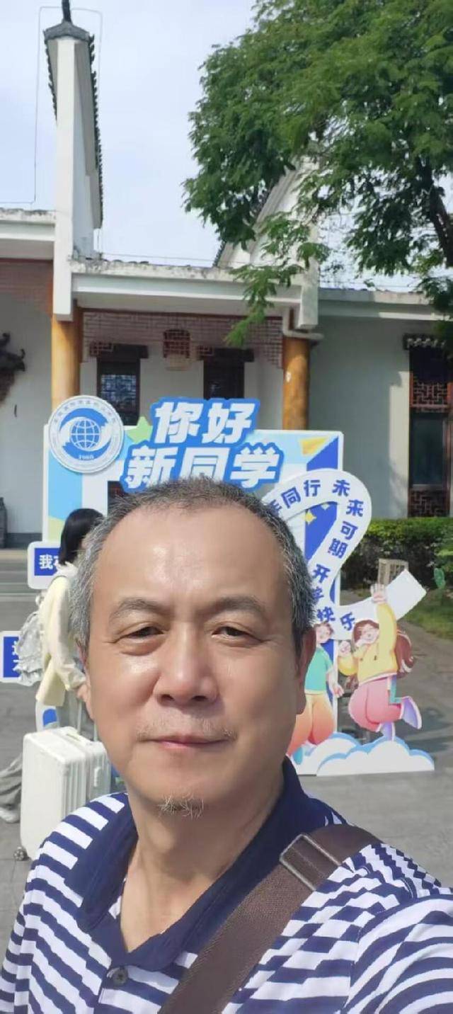 合肥60后高考大叔已到校报到<strong></p>
<p>宁波海运股票</strong>，将开启校园生活，大叔：年龄虽大但无需特别照顾