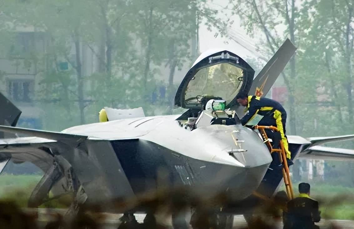 央视曝光！歼-35A改用内置登机梯<strong></p>
<p>金城医药股票</strong>，和F-35的一模一样？
