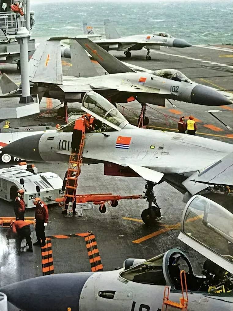 央视曝光！歼-35A改用内置登机梯<strong></p>
<p>金城医药股票</strong>，和F-35的一模一样？
