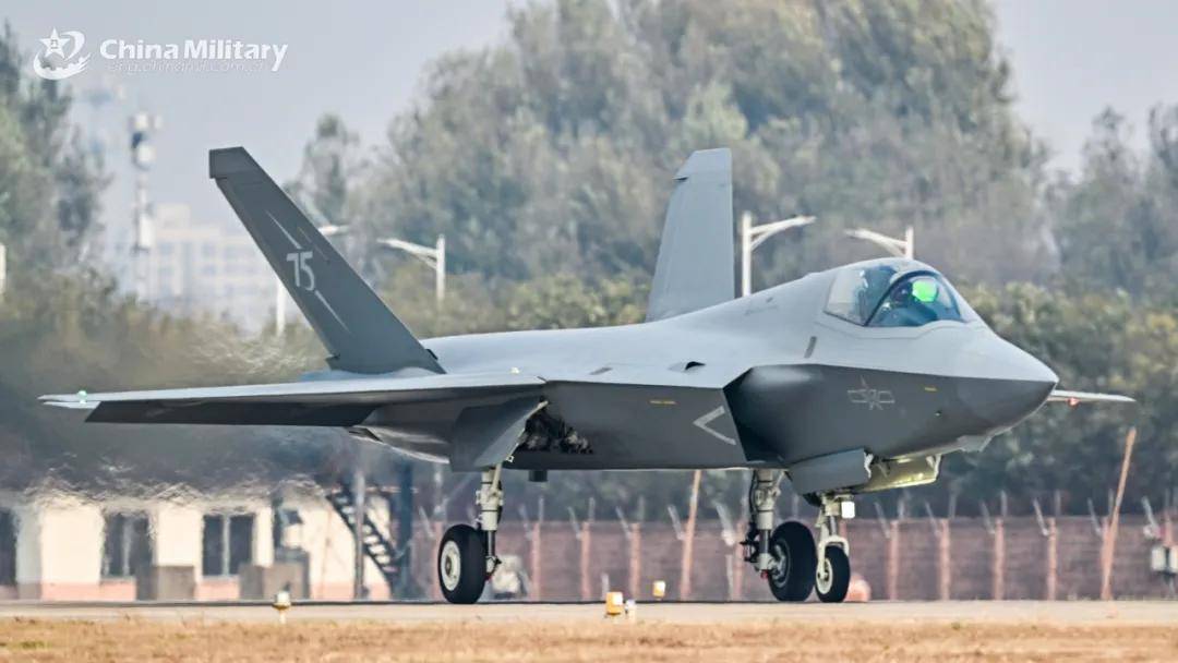 央视曝光！歼-35A改用内置登机梯<strong></p>
<p>金城医药股票</strong>，和F-35的一模一样？