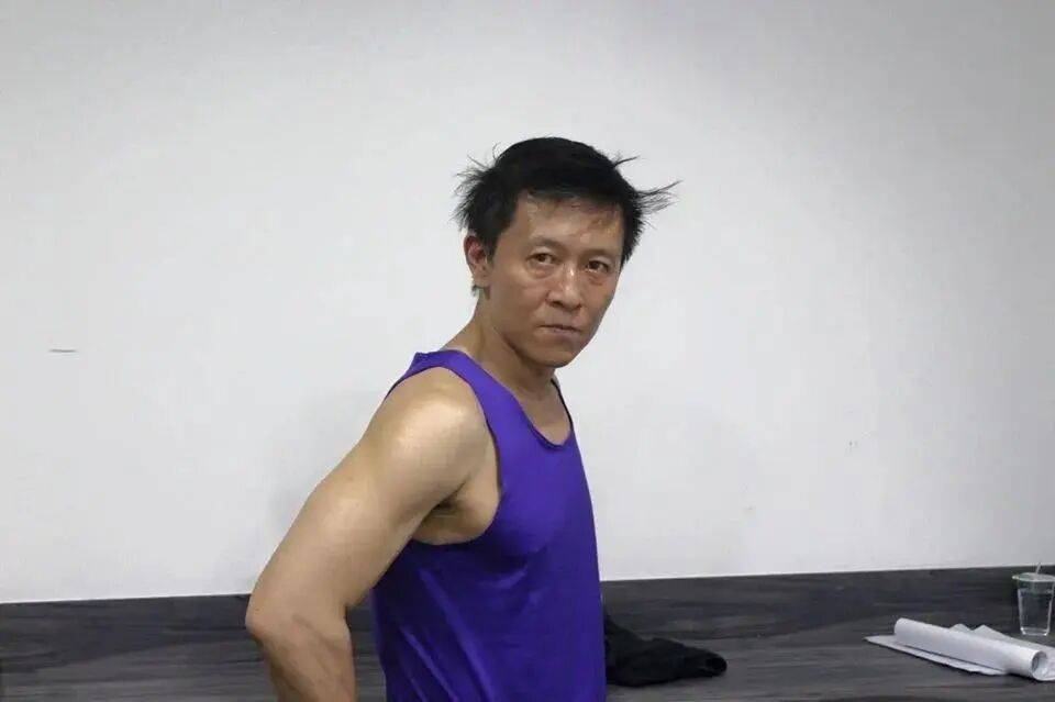55岁演员家中猝逝<strong></p>
<p>海峡股份股票</strong>，陈尸多日才被发现