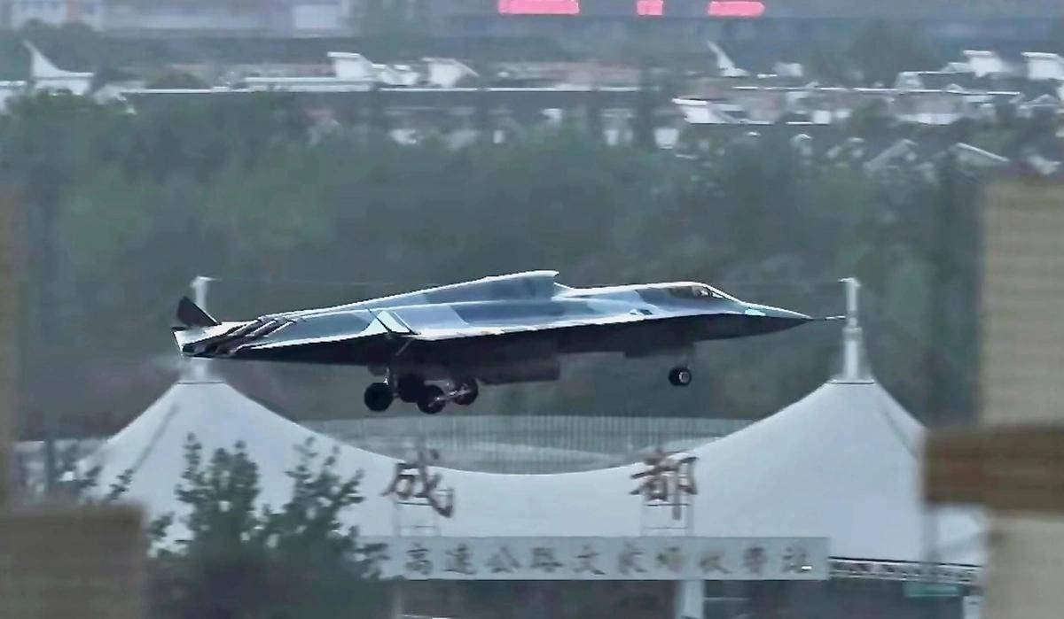 歼-36是隐身轰炸机?印媒:世界首款六代机<strong></p>
<p>深高速股票</strong>,美国F-47在三年后飞