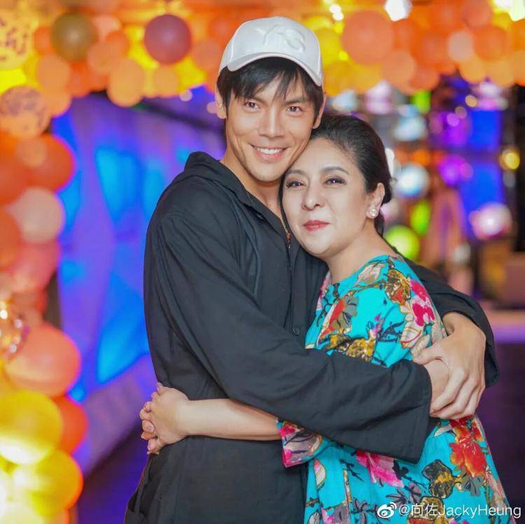 向太回应“向家破产”传闻:珠宝、豪宅都在<strong></p>
<p>深高速股票</strong>,还养着1000多名员工;向佐力挺:说话的人请有点底线