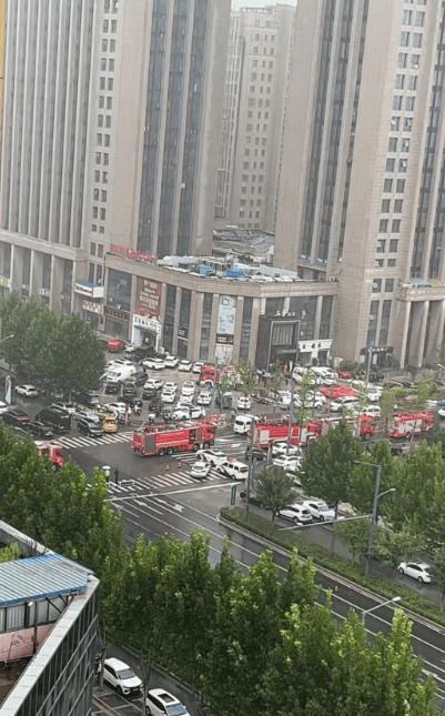 东海一饭店房顶发生塌陷<strong></p>
<p>博通集成股票</strong>,室内正举办宴席 当地应急管理局:救援仍在进行中