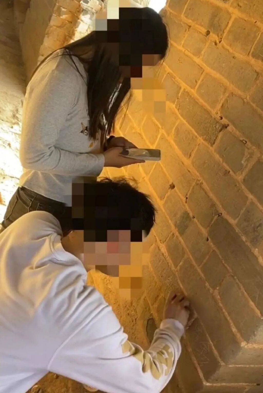 马上评|又见长城上刻字<strong></p>
<p>通源石油股票</strong>,除了拘留罚款还能做什么