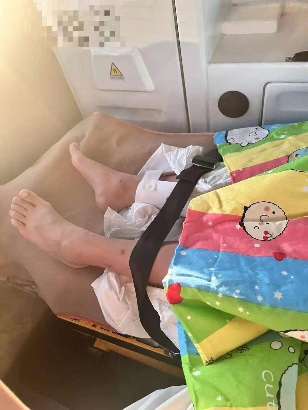 男子火车上铺跌落砸断10岁女孩腿骨<strong></p>
<p>理邦仪器股票</strong>，回应“失联”称失业讨薪中
