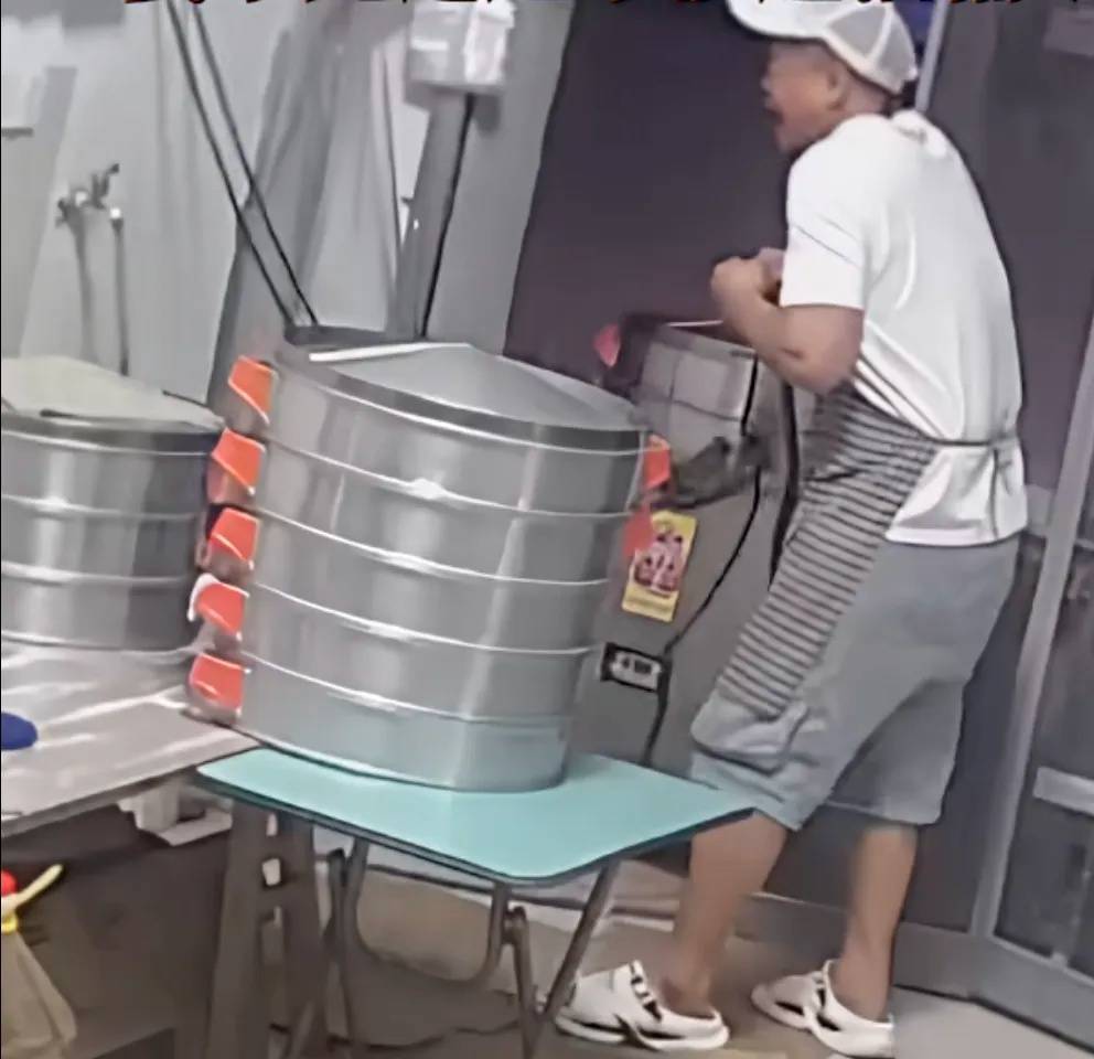 妻子抄起20斤油桶砸老公<strong></p>
<p>罗平锌电股票</strong>,“晚10秒,后果不堪设想……”