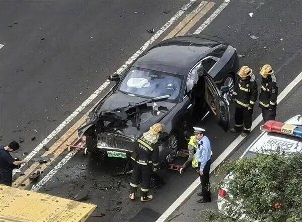 陈震谈劳斯莱斯车祸后续:对方为网约车<strong></p>
<p>罗平锌电股票</strong>,已联系到伤者家属,会全力支付应该负担的赔偿
