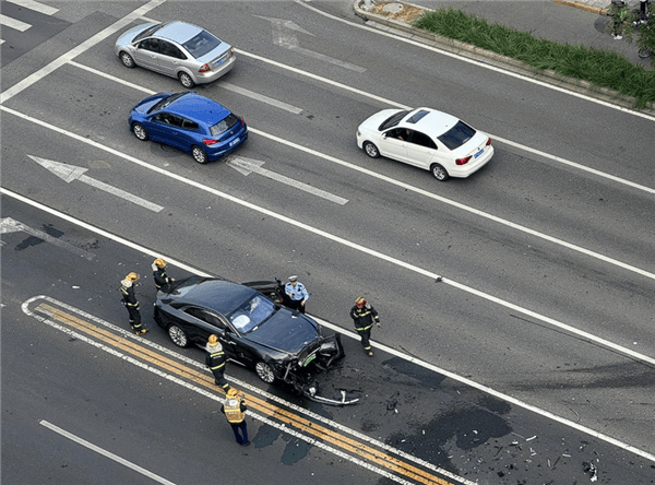 陈震谈劳斯莱斯车祸后续:对方为网约车<strong></p>
<p>罗平锌电股票</strong>,已联系到伤者家属,会全力支付应该负担的赔偿