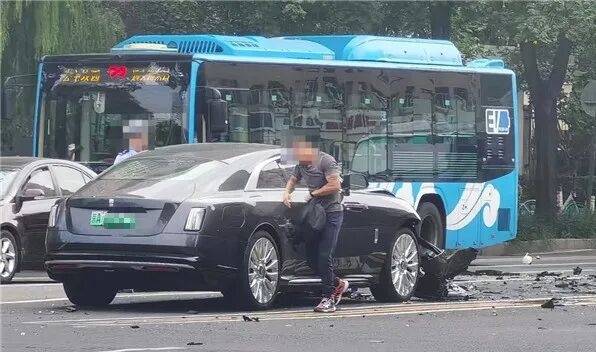 陈震谈劳斯莱斯车祸后续:对方为网约车<strong></p>
<p>罗平锌电股票</strong>,已联系到伤者家属,会全力支付应该负担的赔偿