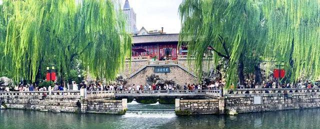 秋色满城 历下有约丨护城河畔美出圈<strong></p>
<p>罗平锌电股票</strong>!解锁历下限定秋日浪漫