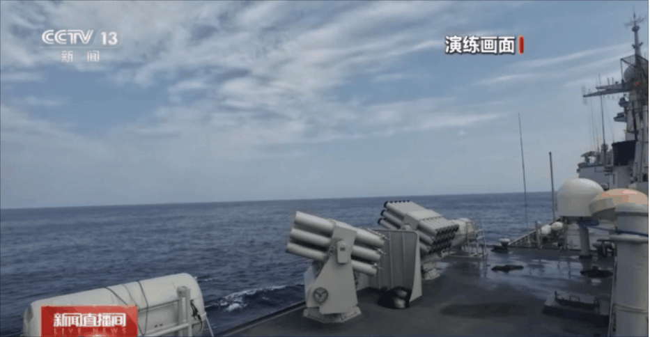 近距离看干扰弹发射瞬间<strong></p>
<p>国旅联合股票</strong>!海军第47批护航编队开展多课目实战化训练